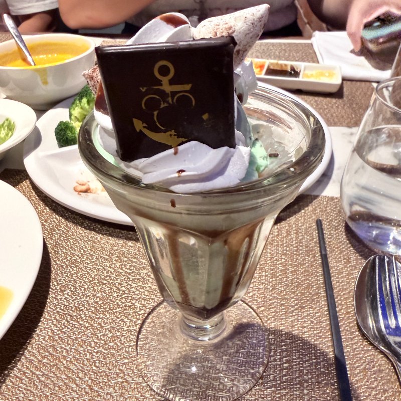 The Captain's Table Sundae